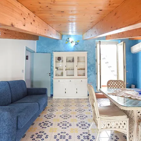 1 Bedroom Gorgeous In Santa Maria Di Castell Διαμέρισμα *